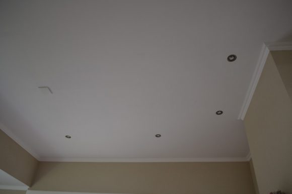 Nieuw gestukadoord plafond